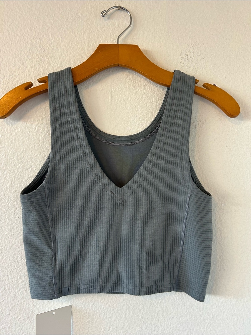 LuLuLemon Ribbed Softstreme Cropped Tank Size 4 - Picture 5 of 6